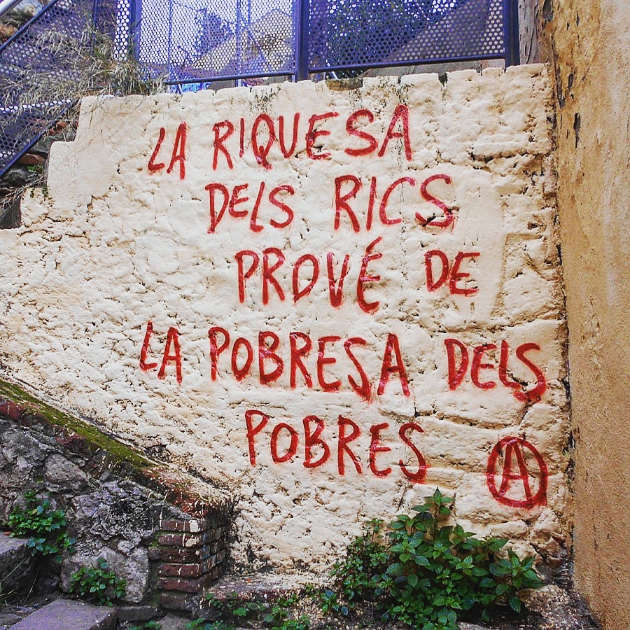 Demà, quan ens pugin la llum i ens diguin que és inevitable, recordem que Endesa ha  multiplicat per vuit els seus beneficis l'any 2020. 
1.394.000.000 € en beneficis l'any de la crisi socioeconòmica i de l'emergència sanitària.
És una guerra.
I cada dia maten gent.