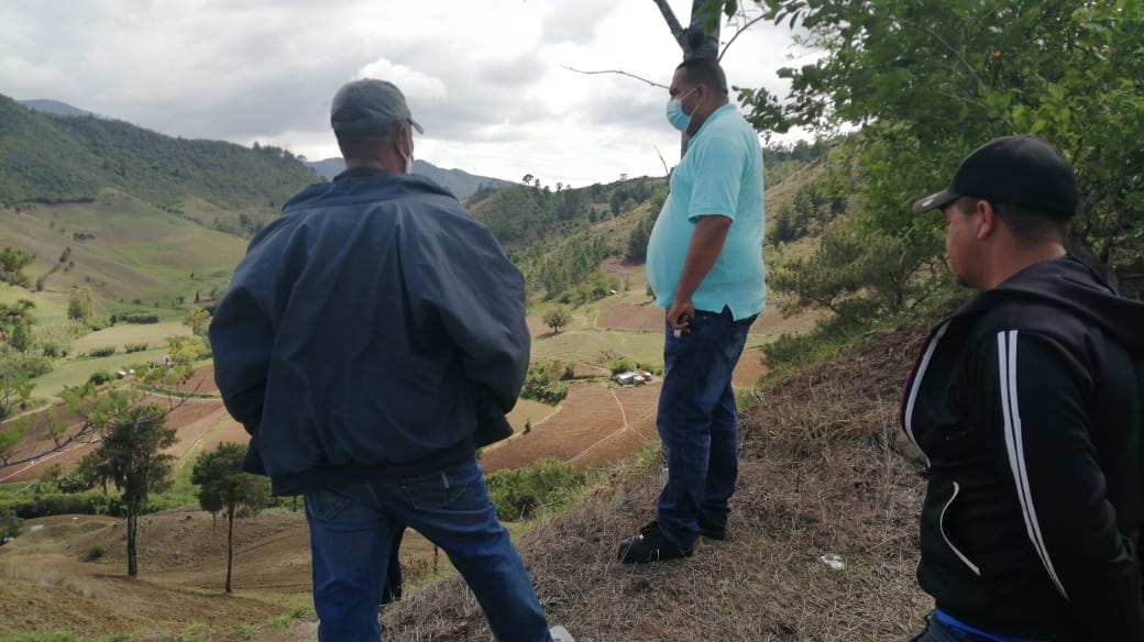 <a href="/GloriaReyesG/">Gloria Reyes</a> <a href="/artubiso/">Arturo Bisonó</a> Los miembros de nuestra asociación y toda la comunidad de Los Corralitos, nos sentimos contentos y confiados en que pronto nuestro sueño de tener agua permamente para regar nuestros cultivos y para el consumo se hará una realidad, estamos en buenas manos.