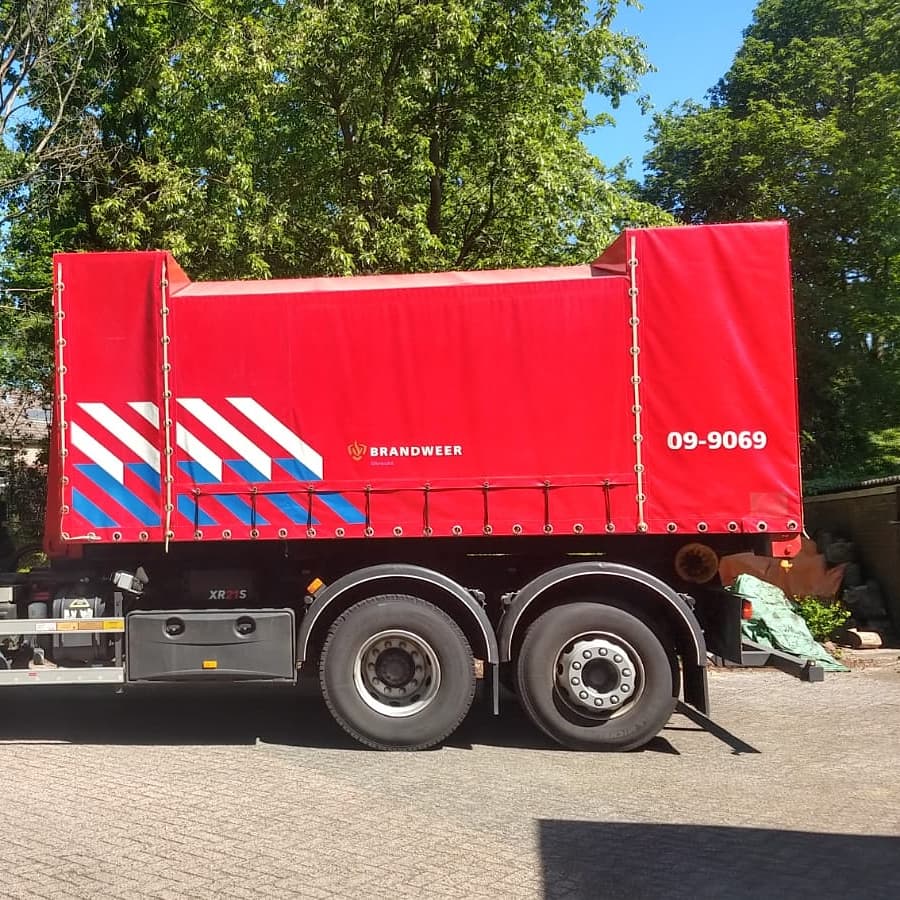 ~Haakarm 09-0781~

Vanaf vandaag is het 'nieuwe' haakarm-voertuig in dienst op onze kazerne!

Deze rukt uit in combinatie met een van 3 containers binnen <a href="/vrutrecht/">Veiligheidsregio Utrecht</a>

m.facebook.com/story.php?stor…

#Brandweer #Bilthoven #Haakarm #Ademlucht #WTS3000 #SVM