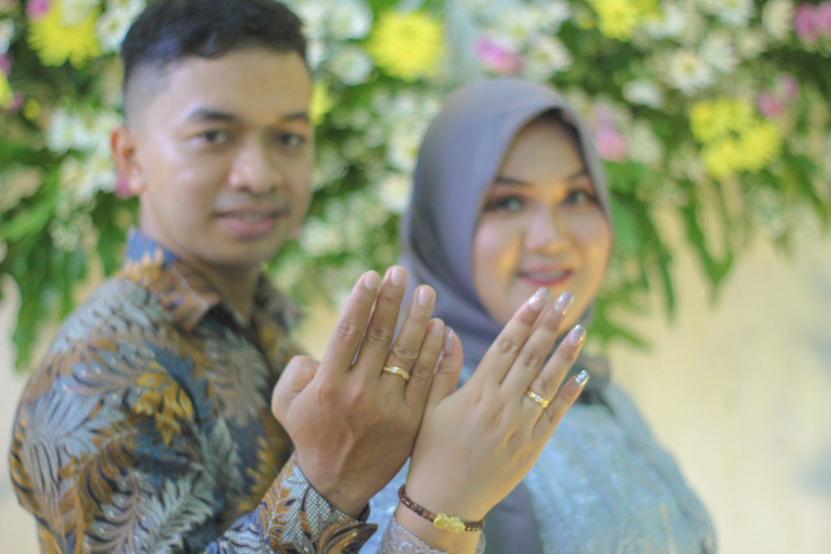 viererraudhi's tweet photo. Kenal - Januari 2021
Deket - Februari 2021
Ibu Bapak ke rumah - 21 April 2021
Dilamar - 26 Mei 2021
Singkat tapi jelas 😁🥰 https://t.co/69J2xZJrmb