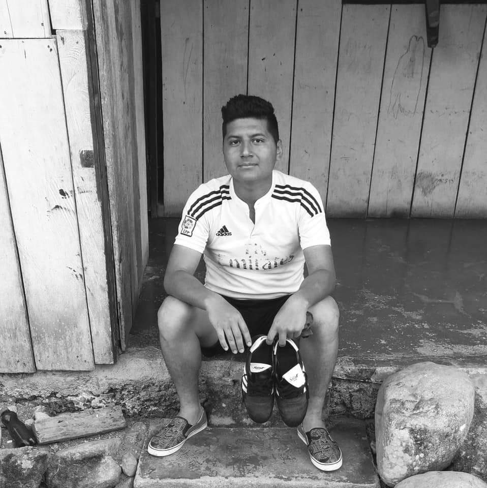 marchapatriota's tweet photo. 🚨 #Urgente #SOSCOLOMBIADDHH

Falleció el compañero Yordani Estrella de 22 años de edad producto de dos heridas por arma de fuego en tórax, perpetradas esta tarde por la Fuerza Pública en #Putumayo. 

Hay 3 personas más heridas, una de ellas de gravedad. https://t.co/gIB4Gr2VzC
