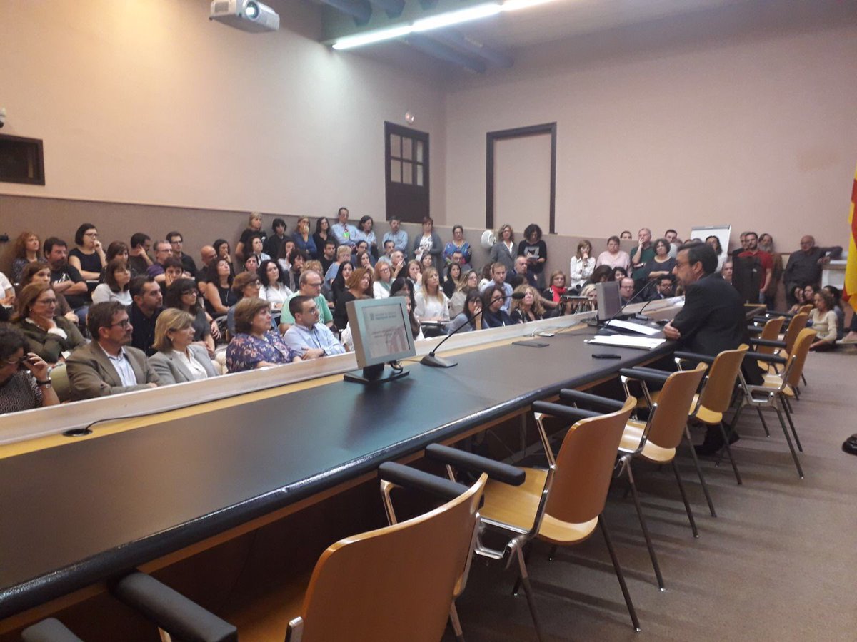 Xavier Rodríguez 🎗 (@xrodriguez10) on Twitter photo Demà el <a href="/govern/">Govern de Catalunya</a> em cessa de director de serveis a petició pròpia. Són quasi catorze anys i no puc escollir només un record. Però n’hi ha un d’inoblidable i és quan amb la gent de <a href="/salutcat/">Salut</a> vam conjurar-nos per a resistir tots sols l’embat del 155. I ho vam fer, sou els millors. Demà el <a href="/govern/">Govern de Catalunya</a> em cessa de director de serveis a petició pròpia. Són quasi catorze anys i no puc escollir només un record. Però n’hi ha un d’inoblidable i és quan amb la gent de <a href="/salutcat/">Salut</a> vam conjurar-nos per a resistir tots sols l’embat del 155. I ho vam fer, sou els millors.