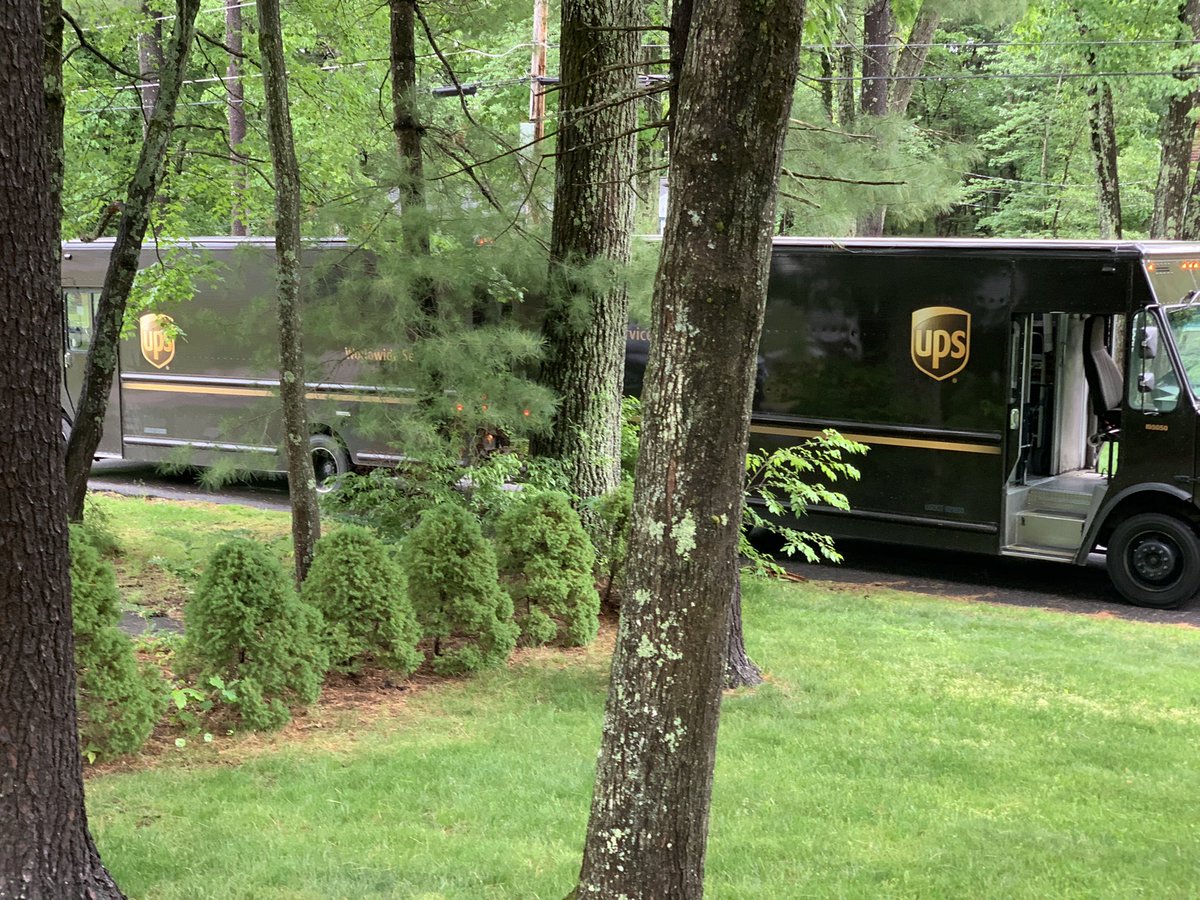 kyleccomedy's tweet photo. Is this what happens when #UPS orders something?!?!? #whatcanbrowndo #delivery #SupplyChain #trackingnumber #secretops #between9and5 #shoppingonline #whatcanbrowndoforyou https://t.co/YMGtdftDsm