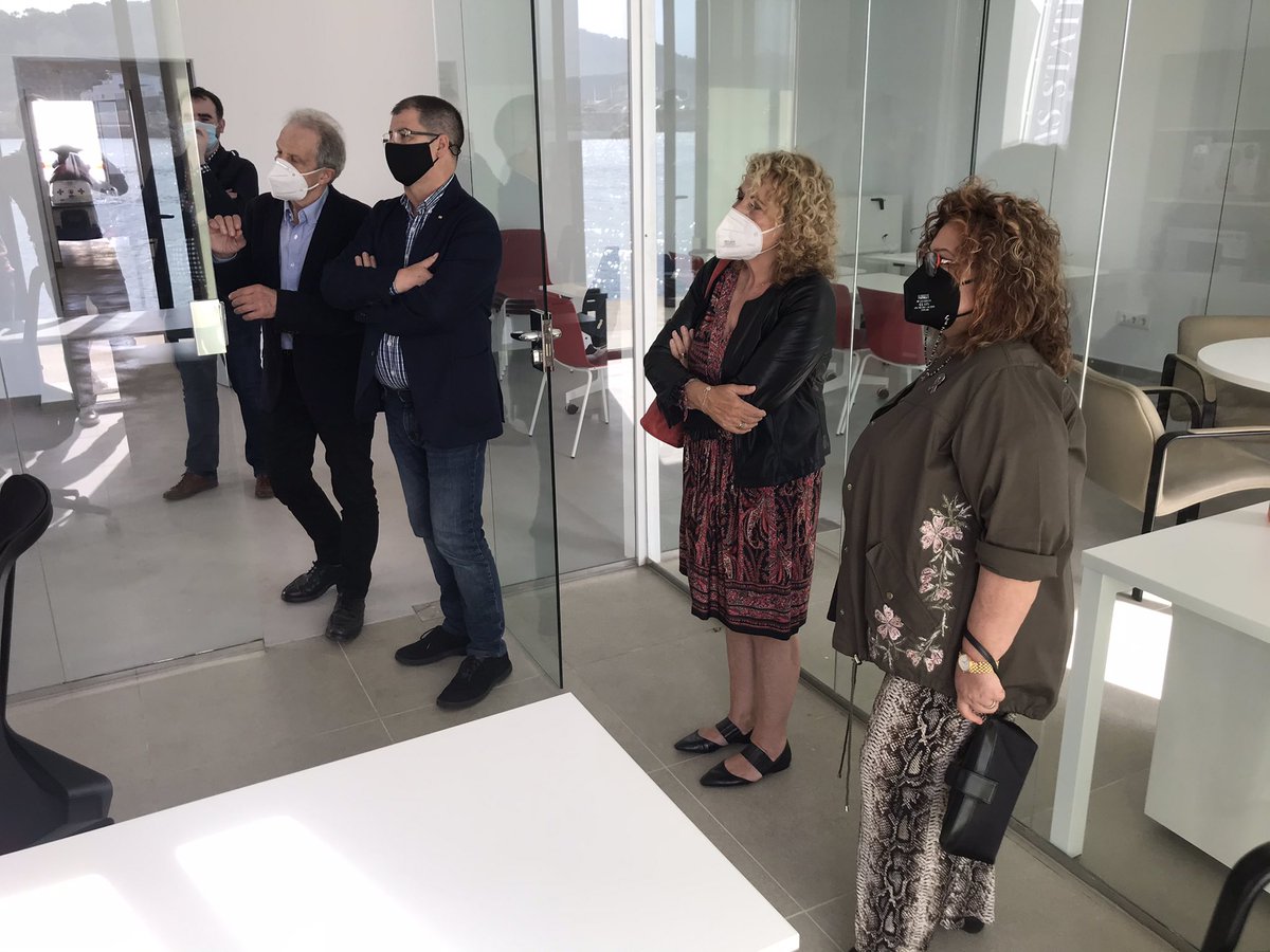 merce_torres_'s tweet photo. Visita a les obres de la base marítima de Marina Vela al Port de Barcelona. Un nou punt d’activitat a la ciutat per accions de recerca i rescat al mar #Barcelona #CreuRojaBcn #salvamentmaritim https://t.co/inFH8neiWv