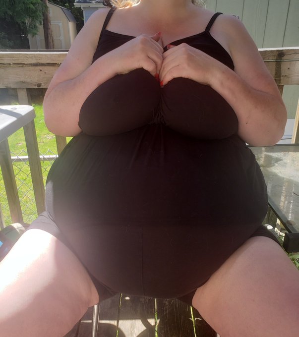 Belly and nips what a great combination! Visit me on my onlyfanz! #linkinbio #boobs  #bellybutton #bbwbelly<a href="/tag/linkinbio"class="tags"><span>#linkinbio</span></a><a href="/tag/bbw"class="tags"><span>#bbw</span></a><a href="/tag/boobs"class="tags"><span>#boobs</span></a><a href="/tag/effyourbeautystandards"class="tags"><span>#effyourbeautystandards</span></a>