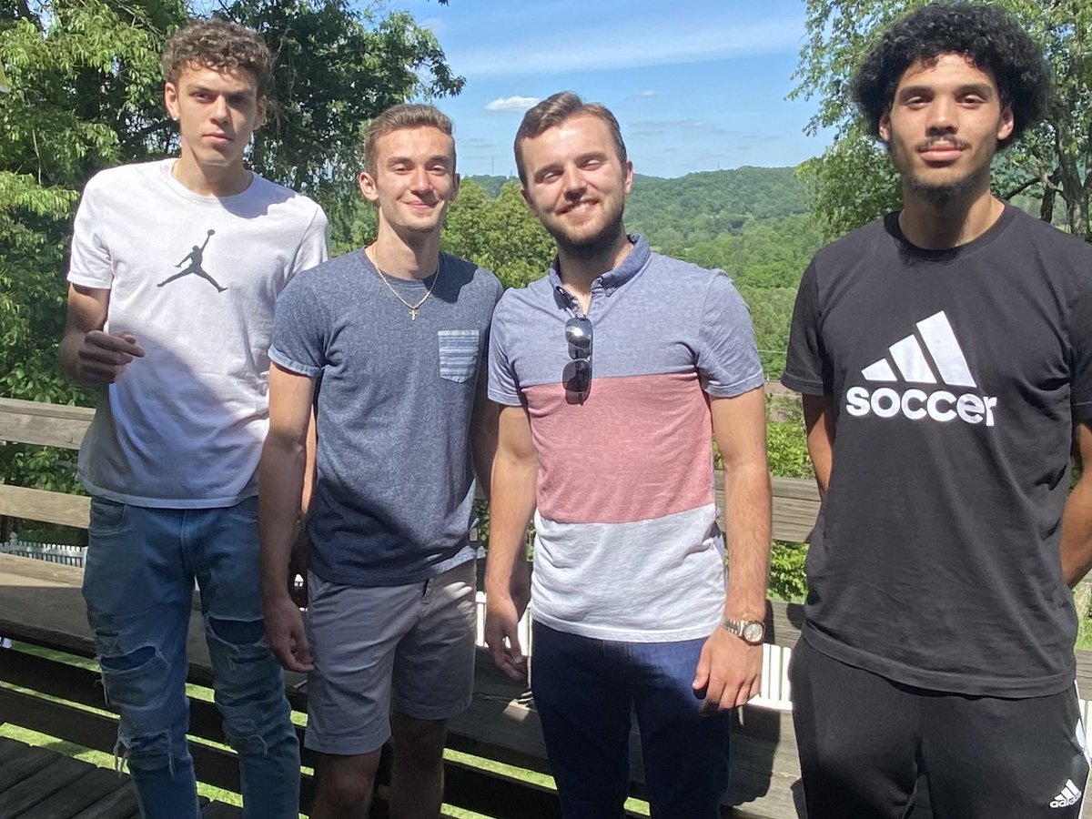 Great to spend a little time with these guys today! Four members of the BYRD 1,000 POINT CLUB. Bryson Lucas, Gavin Kennedy, Luke Dyer, and Khori Miles. Great players for us and even better people!