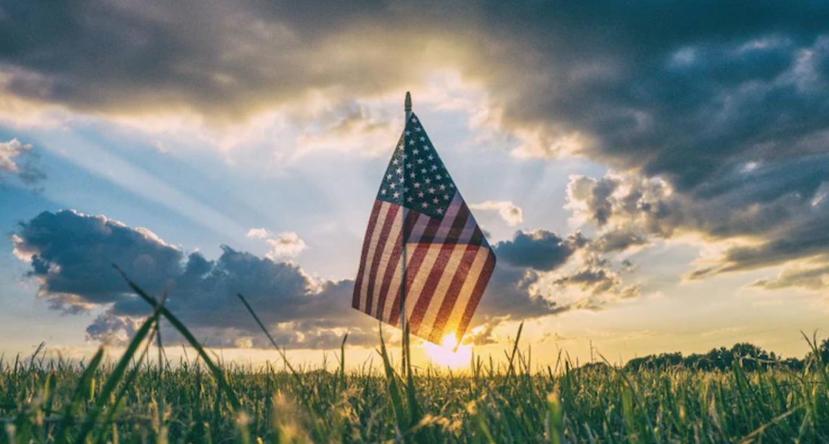davepeaceful's tweet photo. To friends in the US military, thank you for your service. Remembering our fallen heroes on this Memorial Day. https://t.co/wmNXUfsc4y