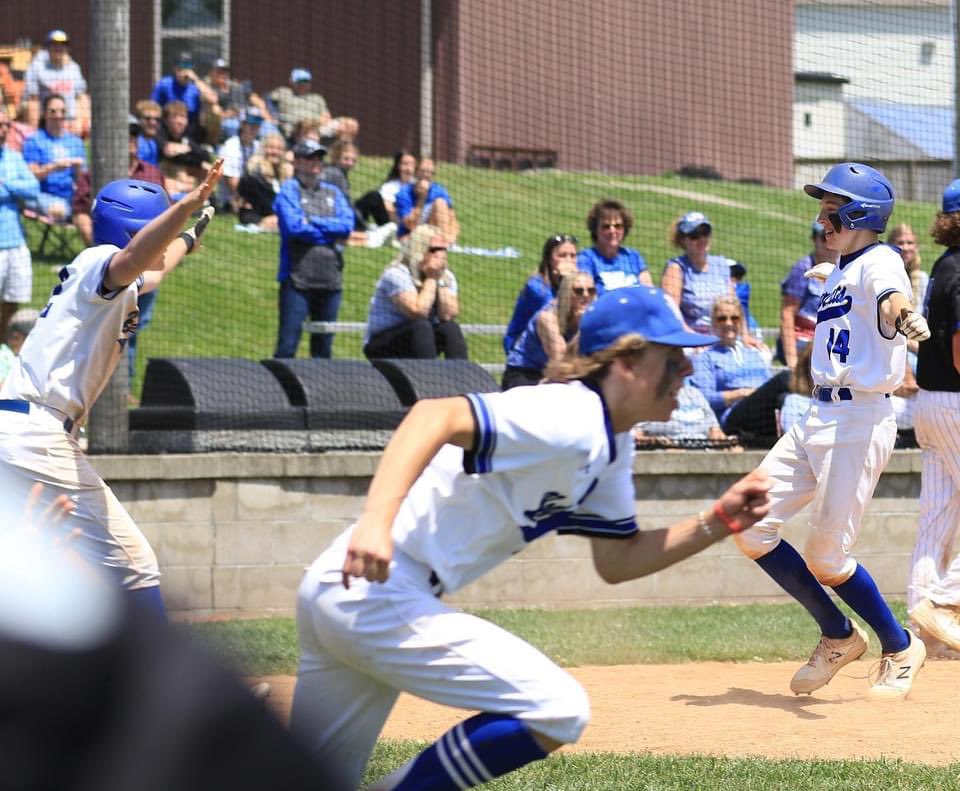 WVBatCats's tweet photo. Proud of this team!  This group has worked hard all season!  

Thanks @CarlaMartin74 for capturing their spirit today with these photos! https://t.co/viTfmlC3oZ