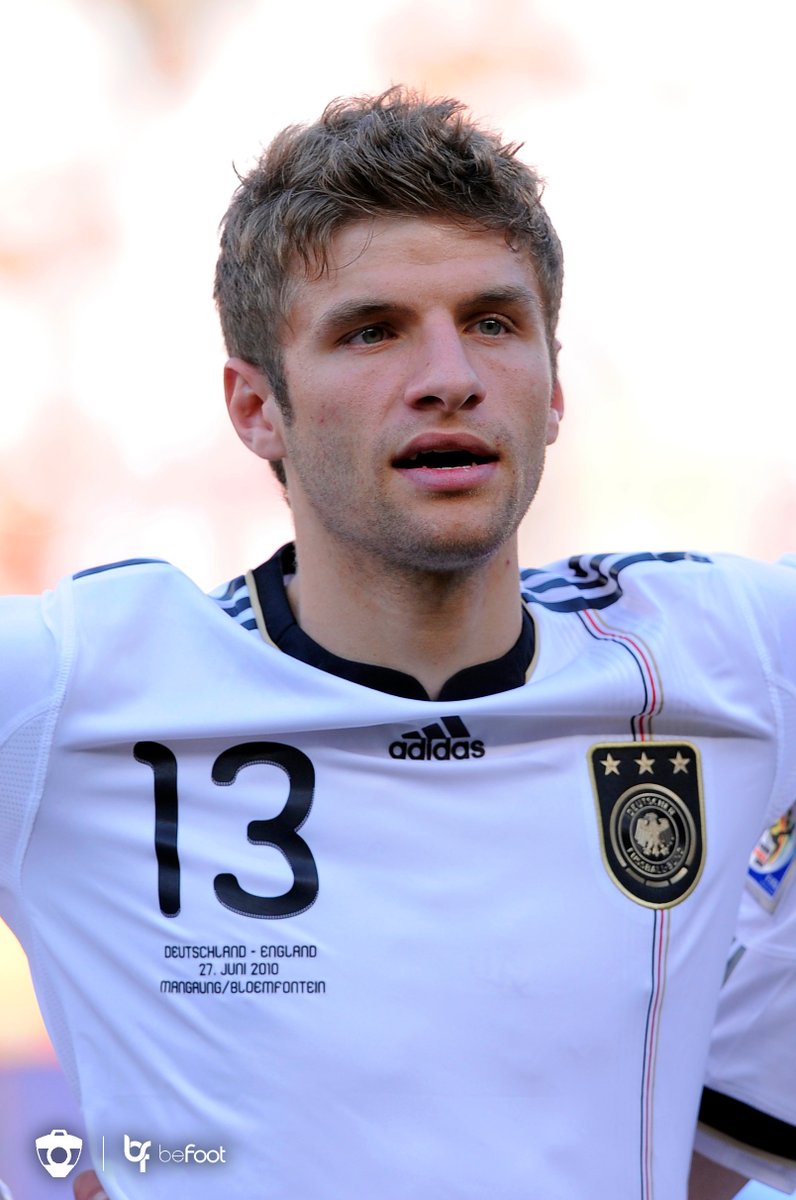 Müller : "En Allemagne nous ne croyons pas trop aux superstars. On nous apprend dès le plus jeune âge à jouer en équipe, pas à briller seul. C’est pourquoi vous ne verrez pas beaucoup de joueurs 🇩🇪 gagner un Ballon d’Or, mais par contre vous pouvez voir 4 ⭐ sur notre maillot."