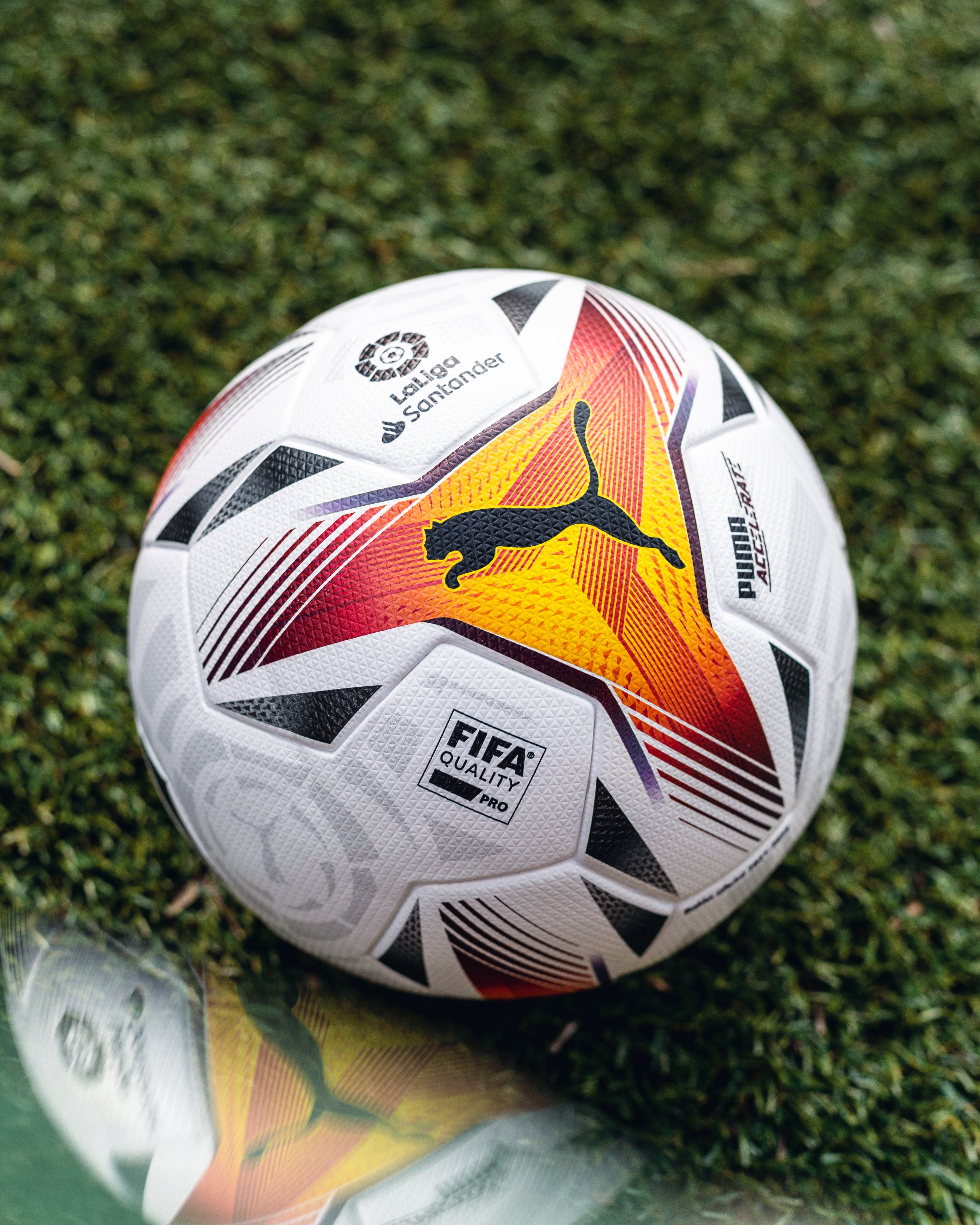 ラ・リーガ２１／２２シーズン公式試合球「ACCELERATE」 Puma La Liga 1 Accelerate Match Ball (FIFA QUALITY PRO) 2021