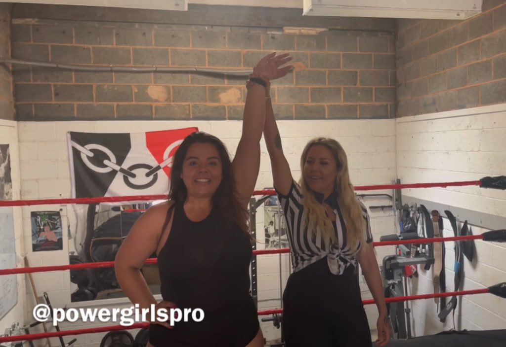 At yesterday’s shoot @sophiivassx raising <a href="/nadia_sapphire/">nadia sapphire</a> hand in victory 💪🏻