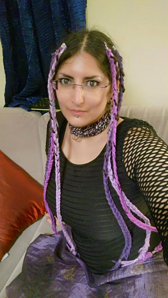 ShiriEisner's tweet photo. Okay, let's do something fun. Bi people, comment with a selfie so we can all see your wonderful faces ๐
I'm Shiri, 38 years old, genderqueer, she/her or they/them https://t.co/6sqOModhlj