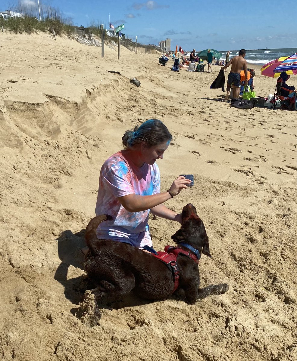 Jenn_Eason's tweet photo. A colorful girl and her colorful dog #MooneyColorRun 💚💙 https://t.co/nhGlLGVMVY