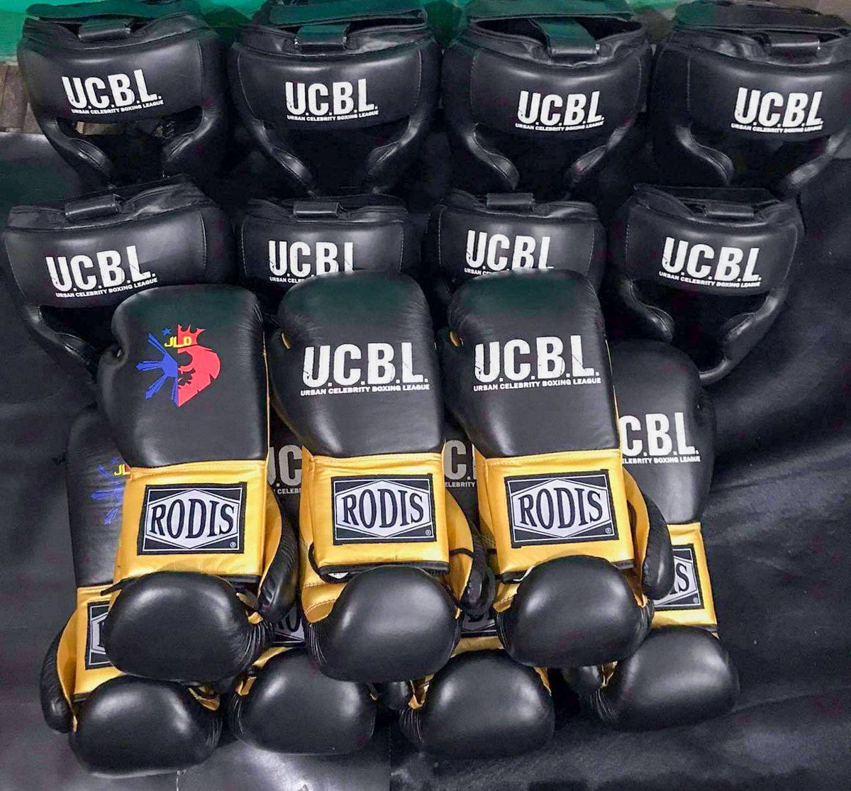 beautynboxing's tweet photo. Gloves going to Florida for Urban Celebrity Boxing League for Charity and 10 Pair going to Santa Maria California for GBO champ John Leo Dato @j_dato93 @RedboxingIntl @rcrodis #giveaways Custom Fight Gear 🙌🏽🇵🇭🇺🇸🇲🇽 #boxing #boxeo #Rodis #FilipinoProud #promoterRodis #GBO #gloves https://t.co/HsWEC1RQDM