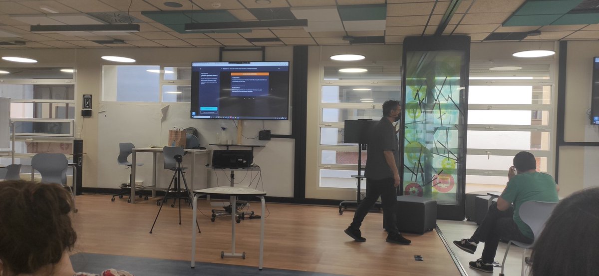 Muchísimas posibilidades en el Aula del Futuro: quizlet, slice brain, QR, realidad aumentada y mixta, overlay reality...<a href="/MTDHF/">Trini de Haro</a> #IF_Cmadrid , <a href="/soyoscar/">Óscar López Rogado</a> <a href="/atriocerezo/">Santiago Atrio</a> <a href="/jmonteo/">Javier Monteagudo</a> , <a href="/AlAlameda/">Alberto Alameda</a> 
innovacionyformacion.educa.madrid.org/node/549