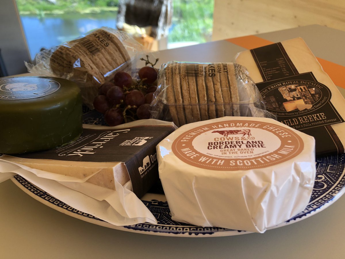 Yummy cheeseboard for our guests, all local &amp; Scottish including the oatcakes &amp; pickle <a href="/theethicaldairy/">The Ethical Dairy</a> <a href="/CowsandCo/">Cows and Co</a> <a href="/damnfinecheese/">Martha the Mouse 🐭</a> @Cambuscheese <a href="/GallowayLodge/">Galloway Lodge</a> @GoRuralScotland