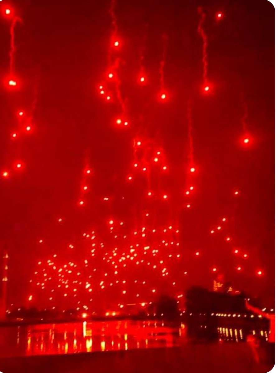 Sadece şehri değil , gökyüzünü de yaktık.🔥🔥🔥🔥🔥🔥