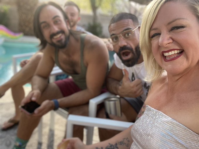 1 pic. Grabby gay porn awards viewing party w our sexy vegas crew! ?? @WhamBam_Studios @rickylark1n @BrianBondsXXX