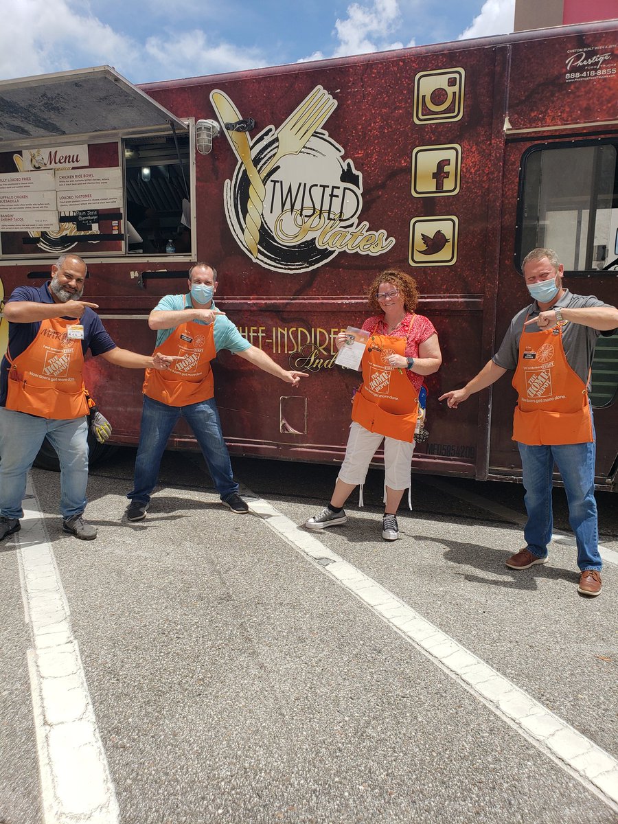 PennyMoore6869's tweet photo. 6869 Rockstar Christina!  Thank you for everything you did today to make our food truck a huge success!!@OrlMitchHD @geffertHD @HeldieRodriguez @thdkwalk https://t.co/3OwiIEqEKk