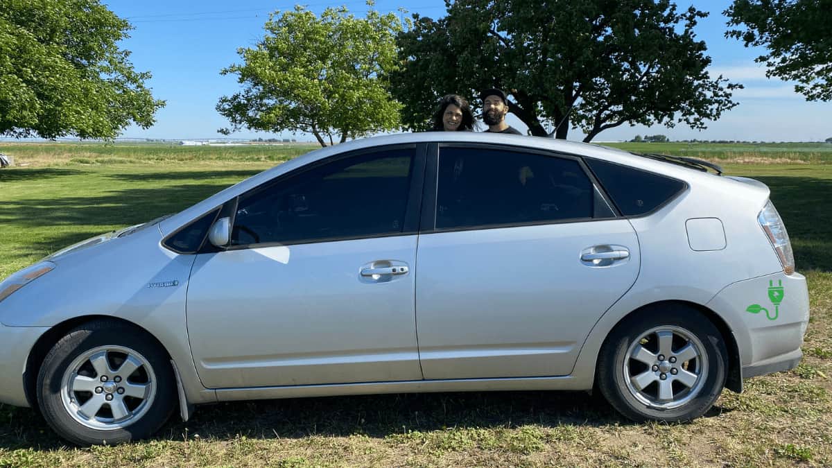 the_hybrid_guy's tweet photo. I am not a veteran but I can help people. I have wanted to do this but for a long time but lacked the resources. I finally was able to get a needy family a reliable Prius. Thanks to Eric the car guy for inspiration. #fixingitforward #hybridguy #MemorialDay2021 #ThankYouVeterans https://t.co/19d6XyHQey