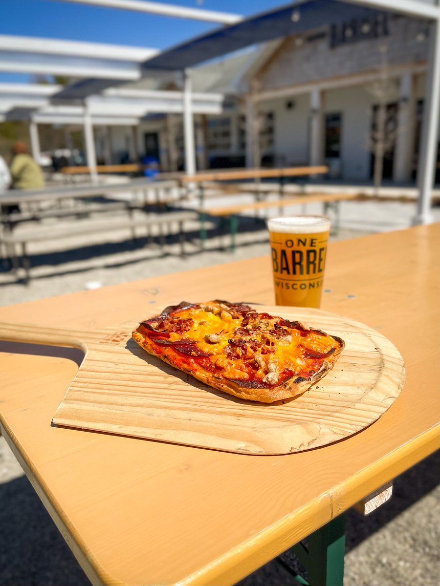 Sunshine, <a href="/onebarrelbrewco/">One Barrel Brewing</a> beer and delicious Roman style pizza.
What more could you ask for? 
☀️😎🍻🍕