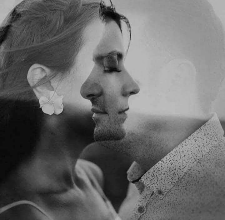 🕊...🤍...🕊..

قالـــت لــــــه ... !!
كيف ..
عشقتني ولم تراني
..
فأجابها ..
بنبـــض قلبـــــي !
..
كالجنــــــة .... أنتِ
 إنما العشق إيمـان 🤍 ..🖤