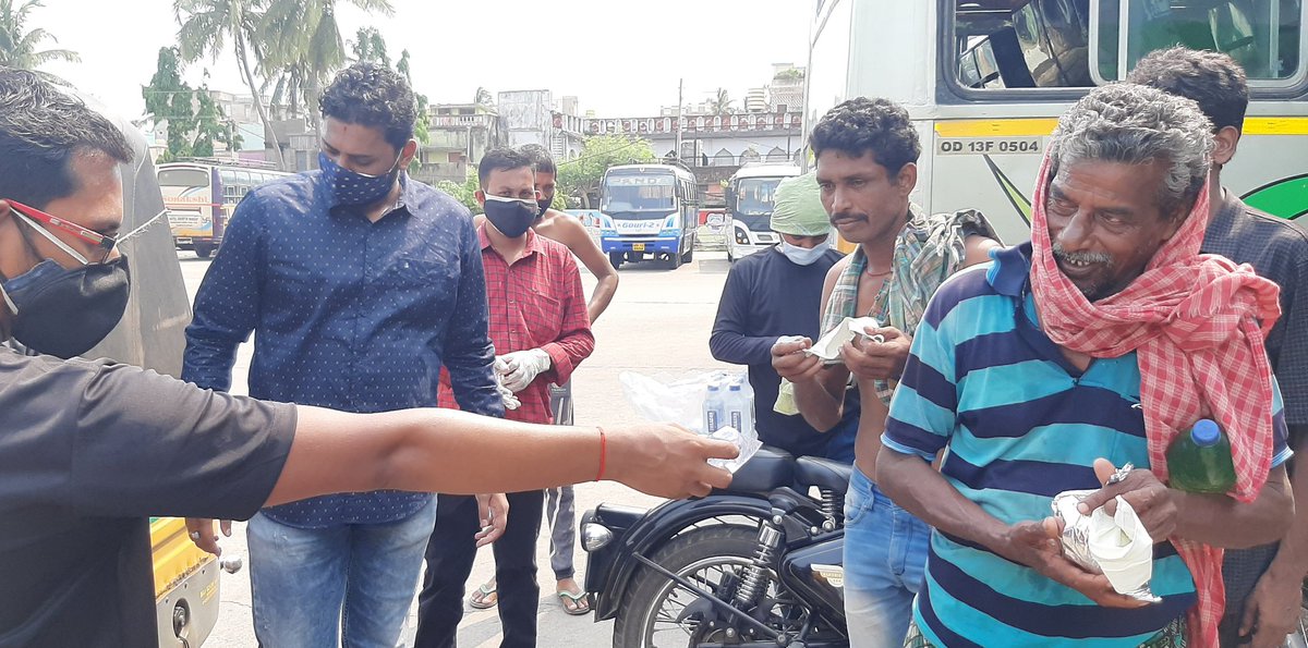 A_K_Dash_IYC's tweet photo. Continue Home cooked food have been distributed from days but the purpose of the pic isn't for highlighting just wanna tell out to help the needy kindly help the people for humanity is the best worship. #DYC_PURI
@IYCOdisha @INCOdisha @DrAChellaKumar @pratibhaiyc1 @Riyazahmadiyc https://t.co/K12qLEYPky