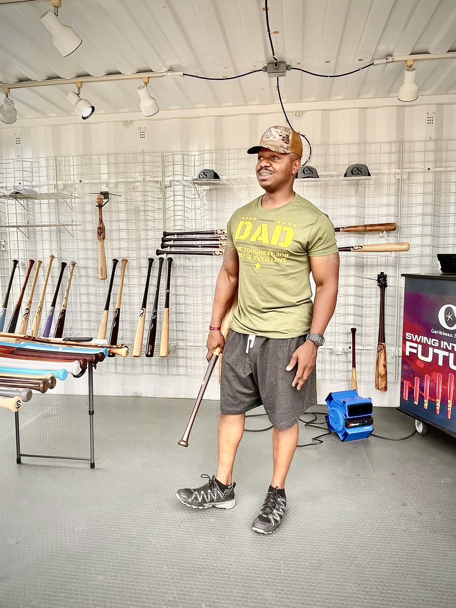 catmbsbalmom10's tweet photo. Huge shout out to If you are in need of a wood baseball bay this is your guy.  These are all Hand made in Springville, Alabama. This is a great down to earth family man who hand makes every bat and makes very great quality products. 
#caribbeansluggers https://t.co/yQNKeOQs3w