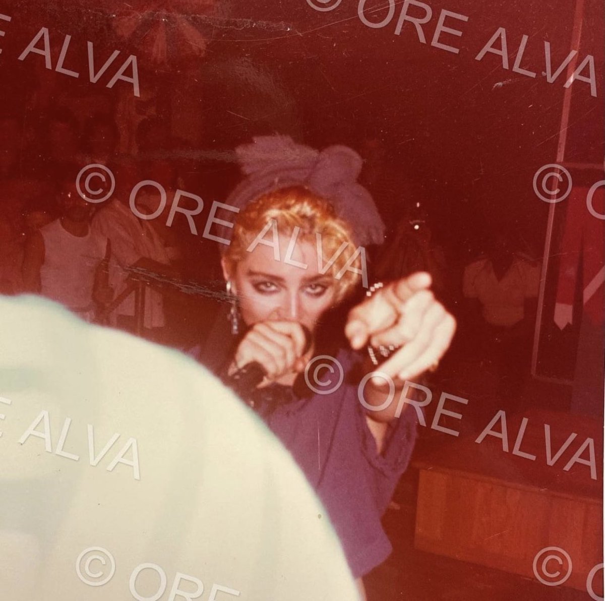 madonnas_fault's tweet photo. “Singing her hit songs Everybody and Physical Attraction” ! 😱 #Madonna #TheCopa @DJBillKelly @HEYJELLYBEAN @sirerecords https://t.co/QHPQaXJUJC
