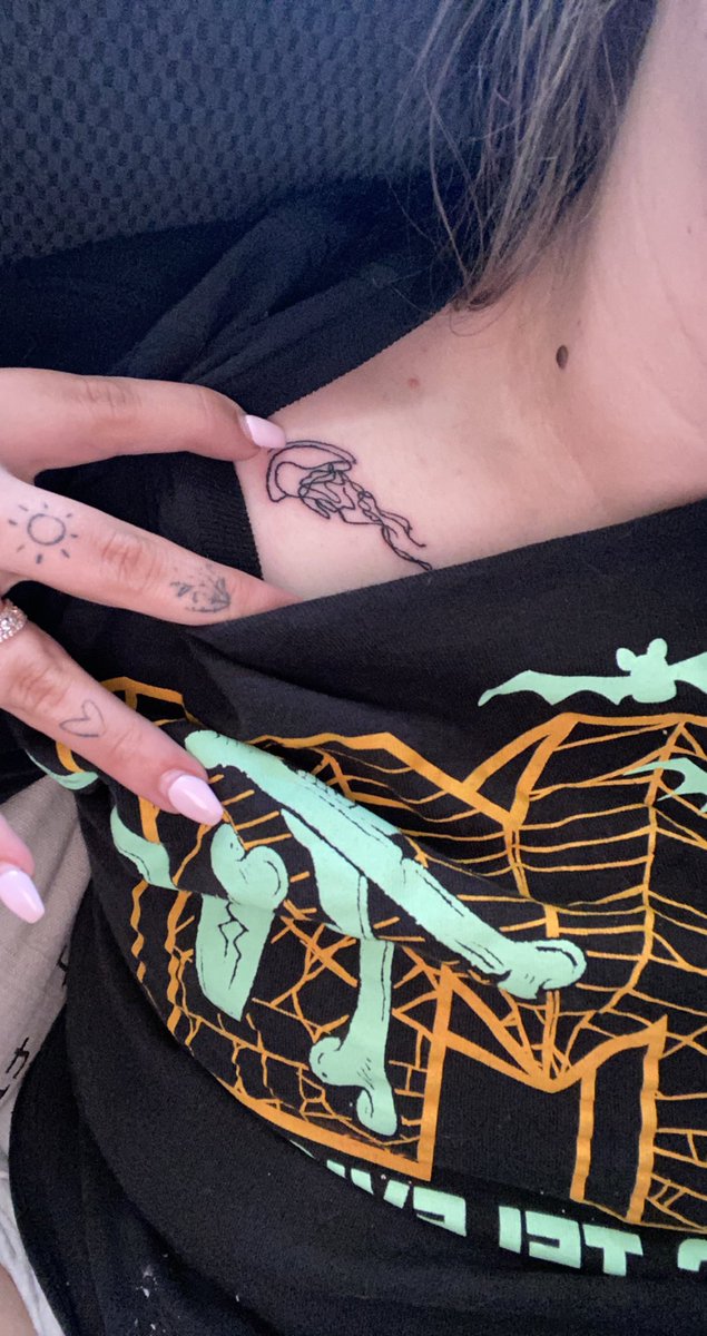 its_honor_'s tweet photo. four new tattoos just doesn’t feel like enough 😻 https://t.co/4dThtFsOhB