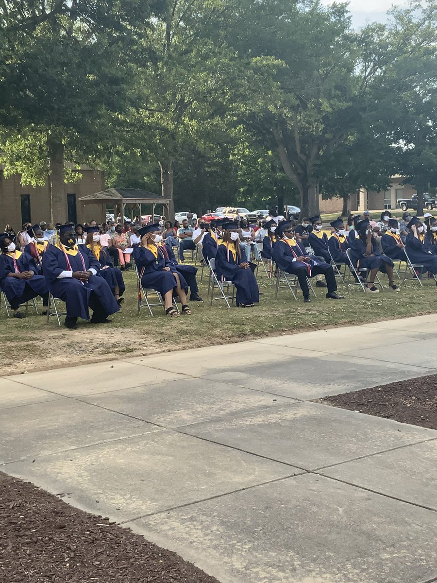 csbrownstem's tweet photo. To the ICONIC class of 2021
We are all so proud of you 💛 https://t.co/kpYUco2q79