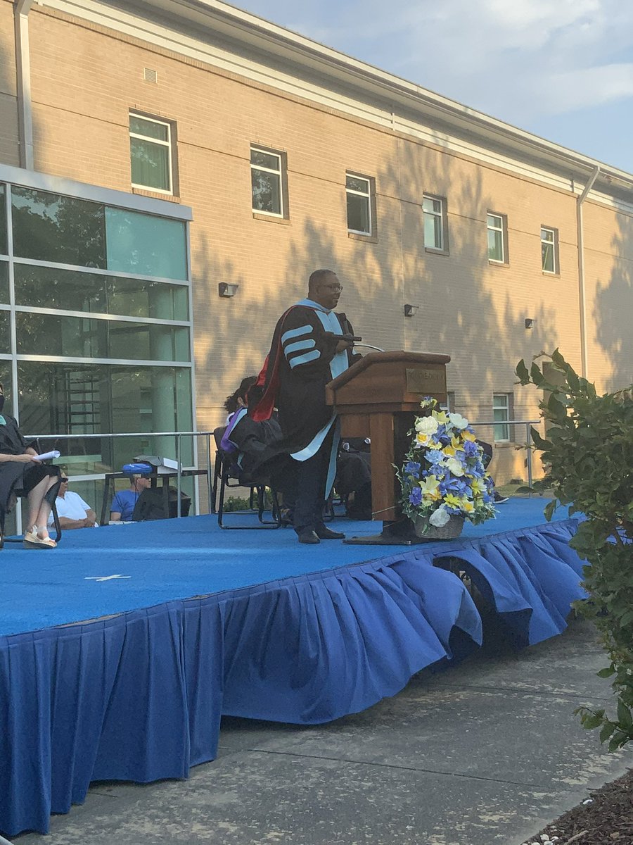 csbrownstem's tweet photo. To the ICONIC class of 2021
We are all so proud of you 💛 https://t.co/kpYUco2q79