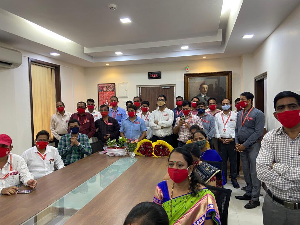 venupnair_nrmu's tweet photo. Today CM of CRECC Society Mr Nitin Nivsarkar and his Secretary Mr Nandu retired from the service after completion of 36 years of service n various capacities..... 🙏🚩🚩🚩🚩 https://t.co/SswiEisUNx