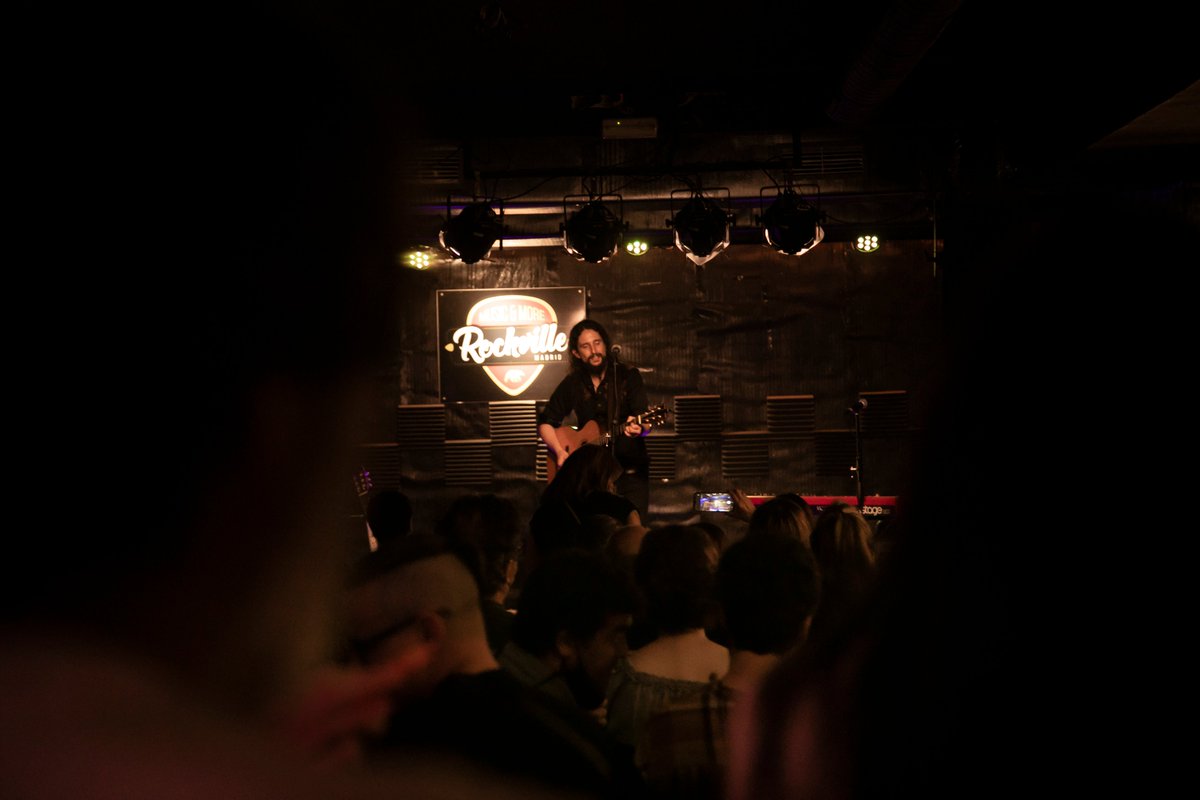 Tras la resaca, sólo puedo decir GRACIAS a quienes estuvisteis presencial y virtualmente, a la Rockville y @streamingdx por su profesionalidad, y a Cecilia Malo por estas hermosas fotos. Disfruté mucho, fue un huracán emocionante. Atentos! vamos a colgar el concierto. ¡Se os ama!