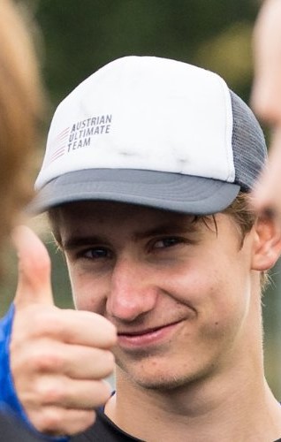 Primera präsentiert ersten Neuzugang
Saison noch nicht ganz abgeschlossen aber die Planungen laufen bereits - mit Erfolg!

@DerKurako ist der erste Neuzugang den Primera heute präsentiert hat.

Viel Erfolg in der Div 4.
Mehr auf inperpetuum.eu