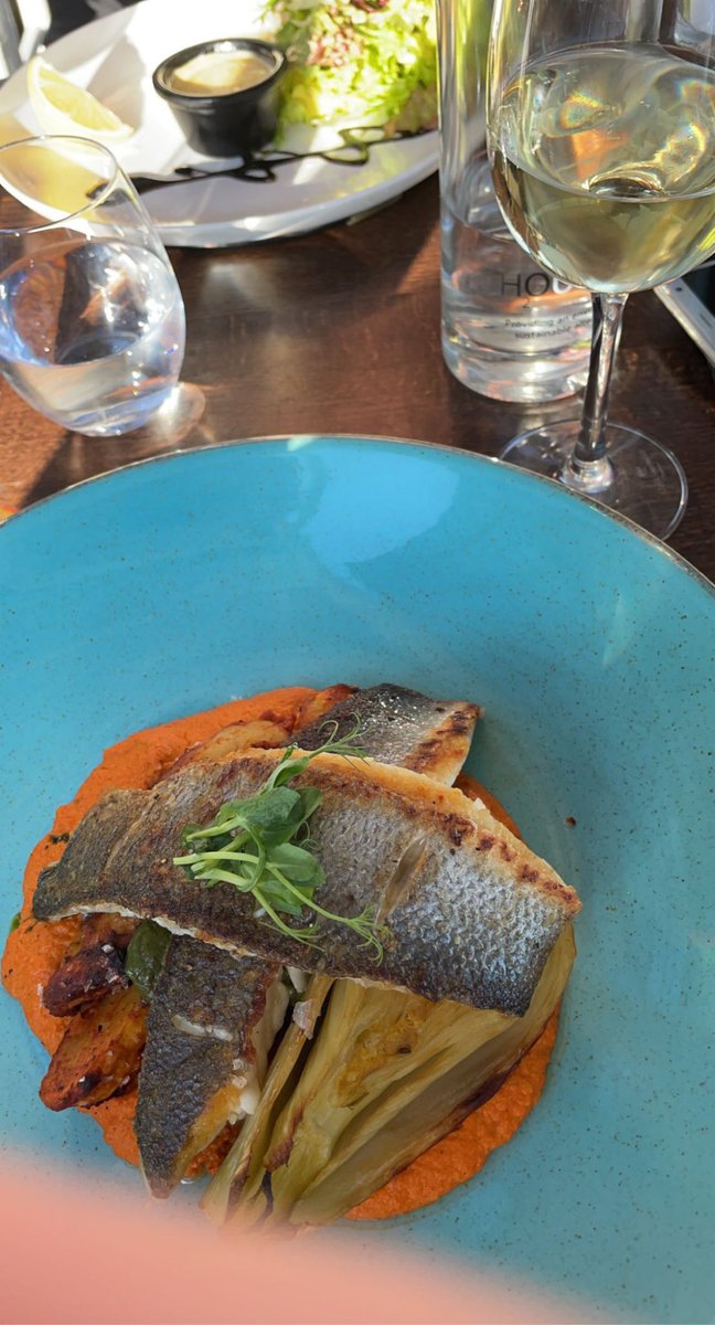 ZoeinStow's tweet photo. #dinner on a #boat #marriners #ipswich https://t.co/volMwWHjvN