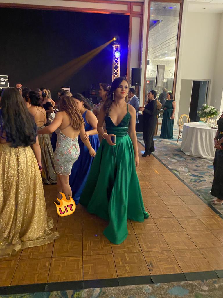 pmgr_06's tweet photo. PROM ✨ https://t.co/W1hzMmwZ4f