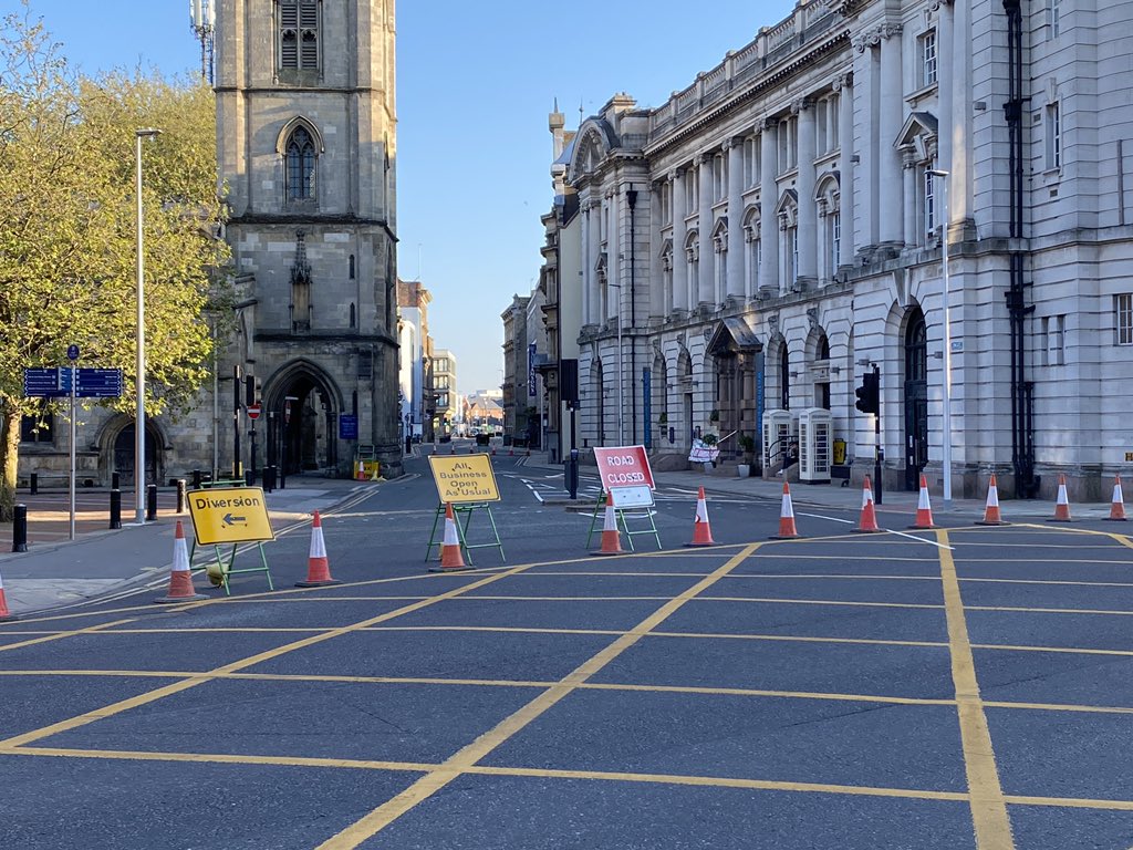 AIUsedMe's tweet image. As if the traffic in #Hull could not get any worse #BOOM more #RoadWorks this time Lowgate. More damage to the  business trying to recover from lockdowns (when they could haven been in place). Great move @Hullccnews and @BritishGas #nicephotothough @bbcburnsy @hulllive