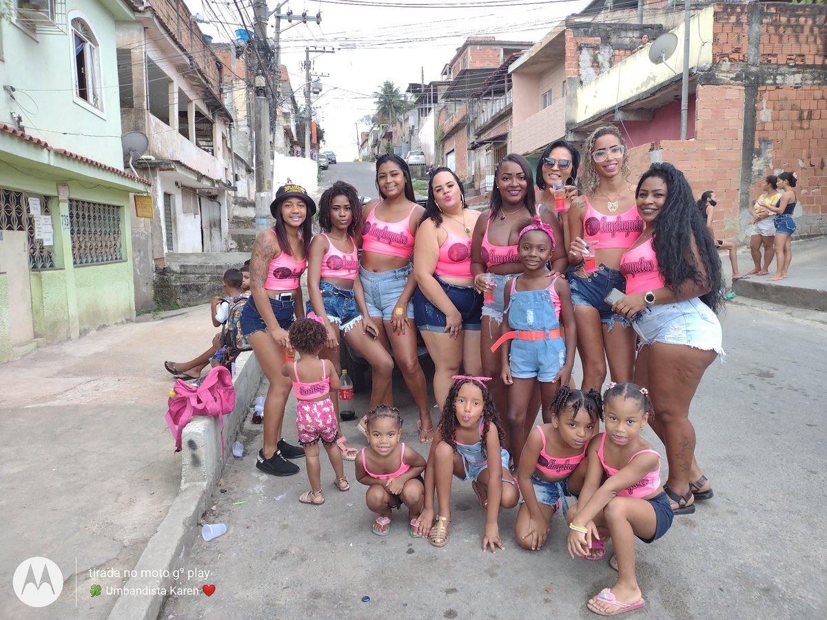 UKaren26's tweet photo. Bom dia, bom dia 
A tropa da Manu
  Te chamou pra
        Piscina!! 🎌♥️
#Pega #Tropa #Implaquetes https://t.co/DFCIxrmdeB