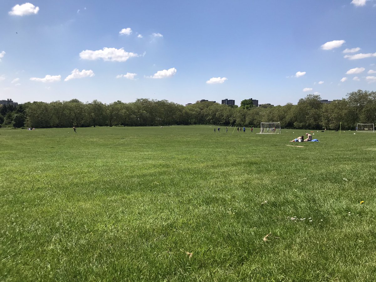 LondonNWs's tweet photo. 緑豊かな公園とお酒🍻これだけで十分！ロンドンの夏はやっぱり最高過ぎる！！！✊ https://t.co/isyBfpHwey