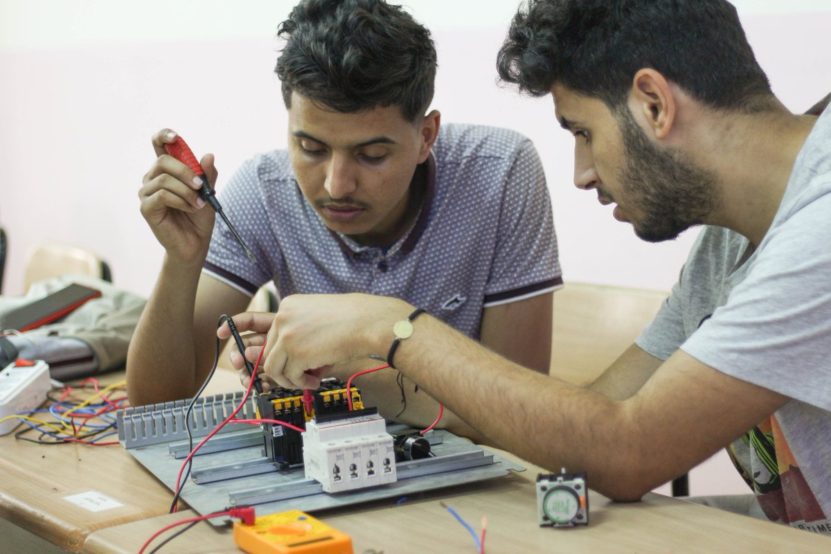 InelectronicsC's tweet photo. Today was held the first session of industrial electricity workshop .The participants have been introduced to industrial components and got familiar with the field's materials. https://t.co/kZ9pr32vrQ