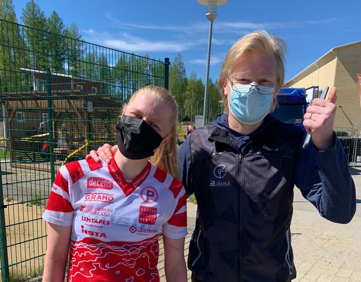 Näin sitä 30-vuotiaskin urheilija kehittyy, kun on taustajoukoissa tavoitteen tasoinen valmentaja <a href="/JuhaTaini/">Juha Taini</a>. Viikonlopun MM-näytöistä sijat 1. ja 2. ja taskuun elämän ensimmäinen MM-kisalippu. 
#suunnistus #orienteering #roadtowoc2021 #kiittikoutsi