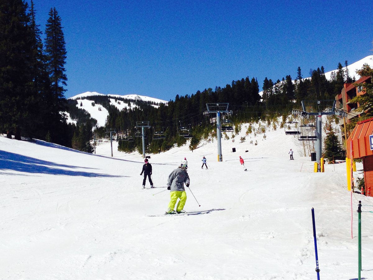 TODAY is the deadline for most ski/snowboard 2021-22 season pass program. Here's a quick comparison. 
bit.ly/2SHsqnm