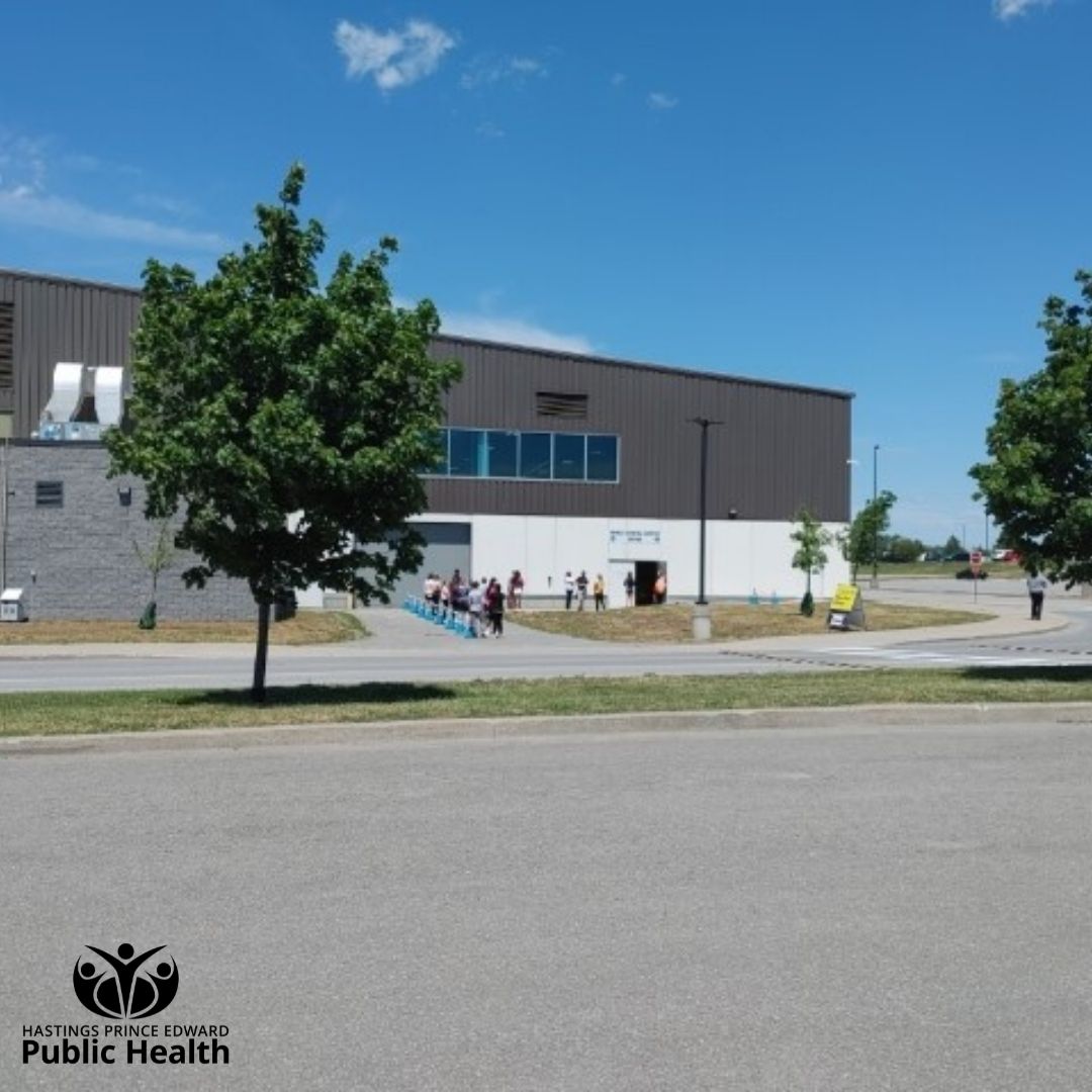 Our first student clinic started today! HPE students are lining up to get their shots. Students can register for their vaccines at our upcoming clinics ow.ly/G6hH50EZpbA #Vax2PlayHPE #VaccinateHPE