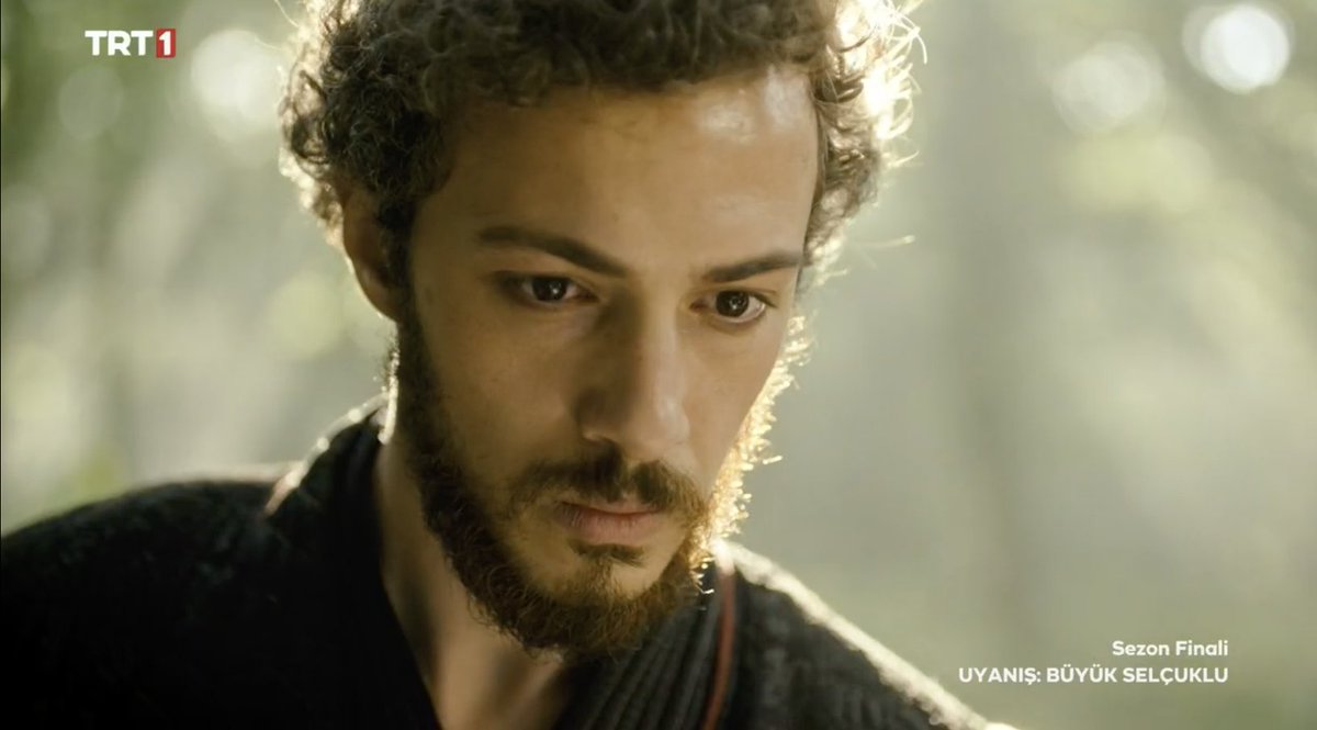 'Kim bu Sultan'a suikast yapacak fedailer, söyle it soyu! Sultanımız sefer hazırlığından evvel öğle namazını ahaliyle kılacaktı..'

#UyanışBüyükSelçuklu #UyanışFinal #UyanışEkibi #AliGözüşirin #Tapar