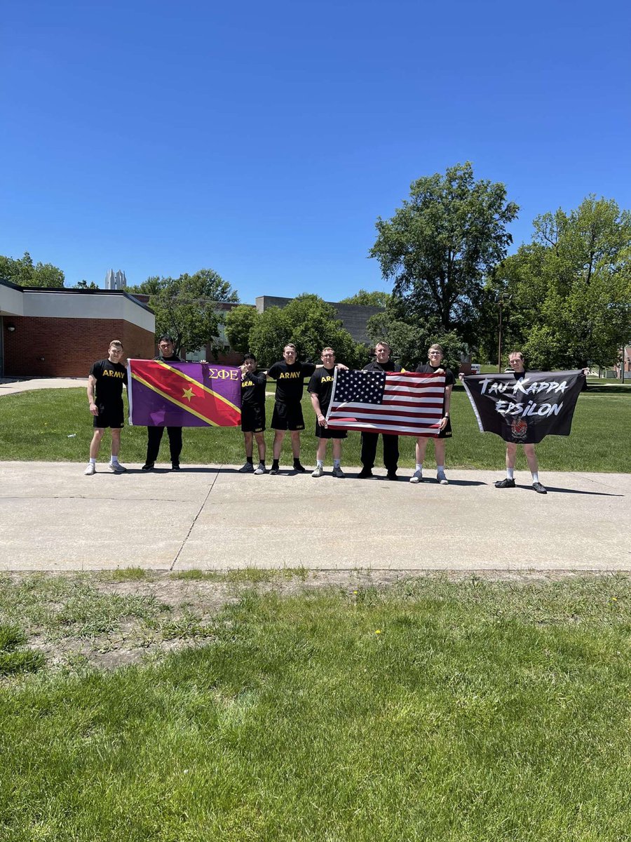 Freedom isn’t free. We are thankful to all the men and women that gave the ultimate sacrifice. God bless America
.
.
.
#rememberance #memorialday #blessed