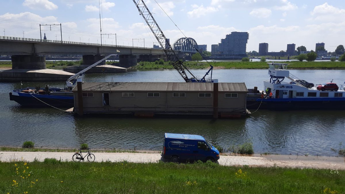 rvdewaal's tweet photo. Bijzondere dag voor @rvdewaal, de Ondine ligt nu in de Spiegelwaal! Een stukje Nederlands roei-erfgoed klaar voor een volgende generatie roeiers! @Roeibond https://t.co/mWz4Z6DF7Y