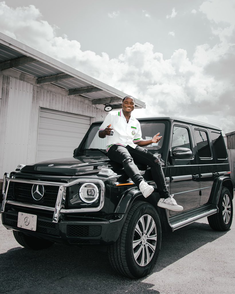 Patriqué Elon-Bezos tweet media