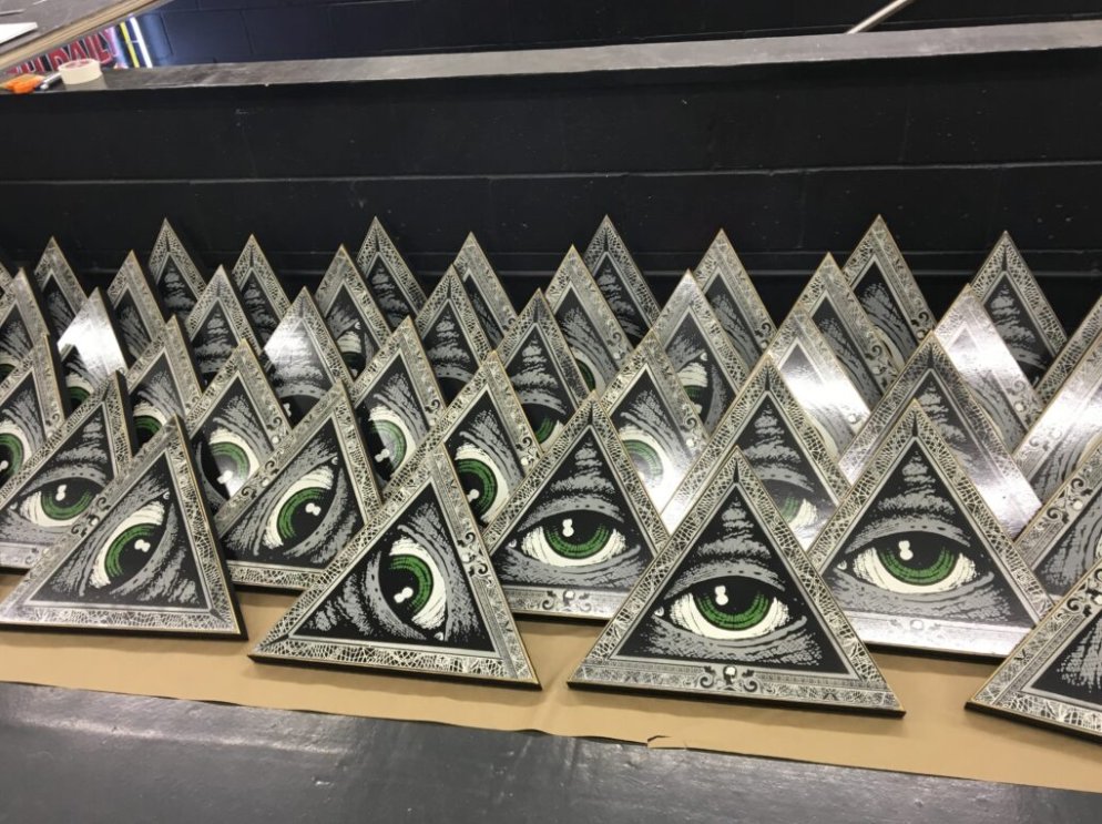 EnjoyDenial's tweet image. They're always watching.... 👀The Shape Of Capitalism 

#enjoydenial #1xrun #popart #popartist #limitededition #print #supportartists #art #artlife #artlifestyle #professionalartist #makesomethingbeautiful #makeartnotwar #artordie #illuminati
