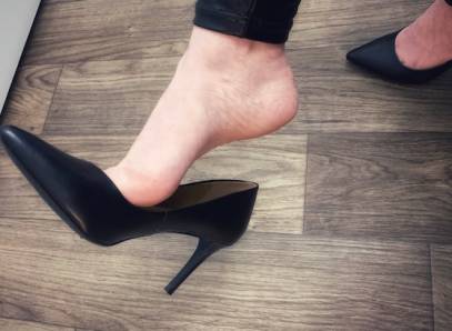 Mistress Freya Wyld 🕸️ - This is a Fan Favorite! Black Heels + Foot Worship https://t.co/e1YZMHrPKU https://t.co/6A5pGCxVLD